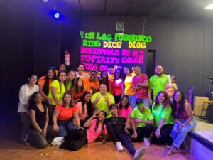 fiesta neon jovenes con proposito